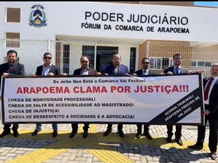 Advogados protestam em frente ao Fórum de Arapoema contra lentidão processual e injustiças