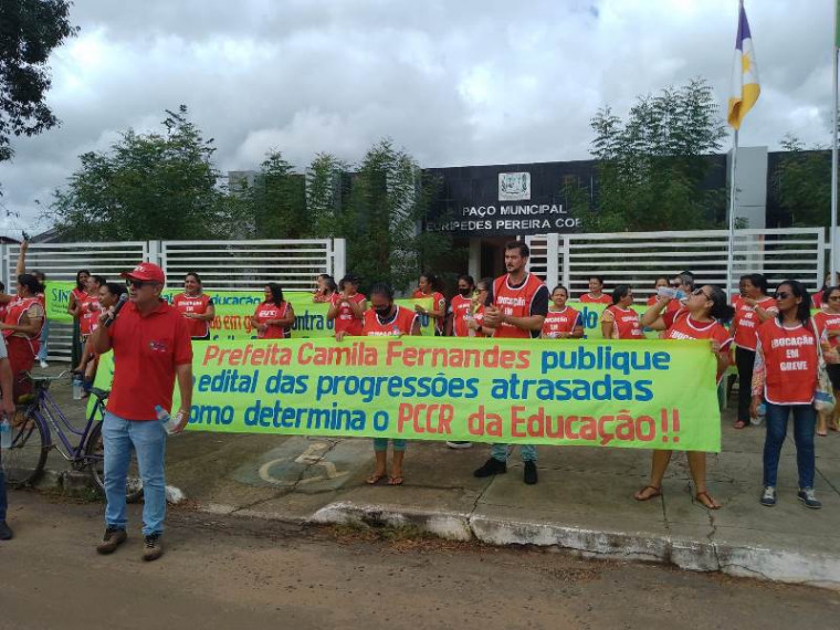 'Muito trabalho e zero valorização', desabafa professora de Miracema; Educação fará paralisação
