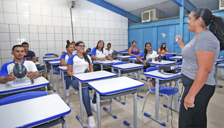 Pessoas que não concluíram ensino fundamental ou médio já podem se inscrever no Encceja 2024