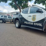 De folga, delegado prende homem após puxar cabelos da esposa e derrubá-la no meio da rua