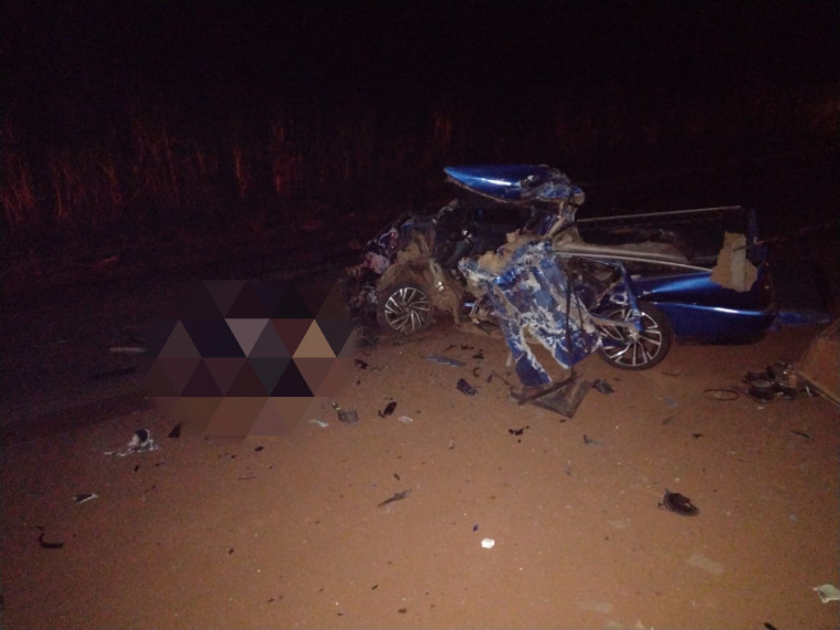 Jovem de 23 anos morre após colidir saveiro contra caminhão boiadeiro na rodovia BR-153