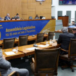 Projetos sobre data-base e salários de agentes políticos vão tramitar com urgência na Assembleia