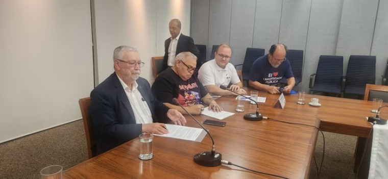 Governo fecha acordo para reajustes de até 31,2% e tenta encerrar greve de professores federais