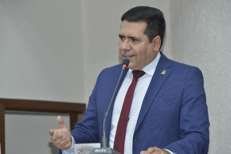 Deputado Marcus Marcelo pede adicional de insalubridade para professores que atuam em presídios