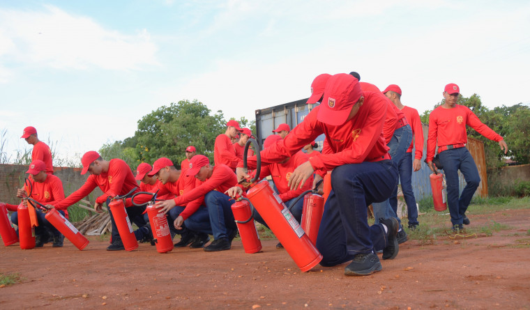 Mais de 100 aprovados em concurso iniciam carreira militar como soldado do Corpo de Bombeiros