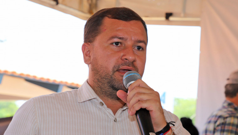 'Ti prometi o que véi safado!', retruca prefeito após cobrança de promessa em grupo de WhatsApp