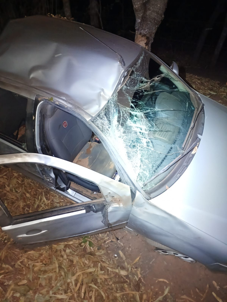 Carro é atingido na traseira por outro veículo e capota na TO-222; quatro pessoas ficam feridas