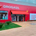Rede de farmácias abre vagas de emprego para pessoas com deficiência e não exige experiência