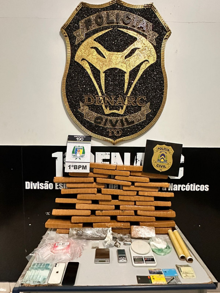Mulher é presa com cerca de 35kg de tabletes de maconha escondidas em guarda-roupas