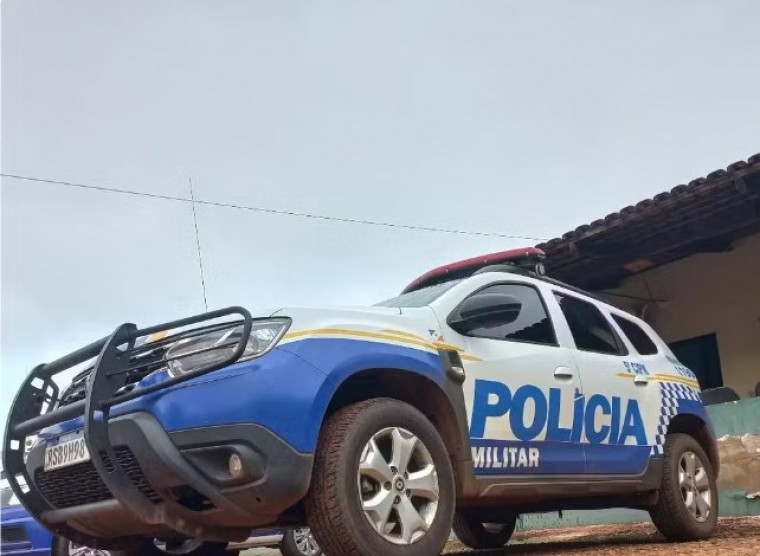 Jovem abandona moto roubada, invade poleiro de galinhas e morre após ser baleado pela PM