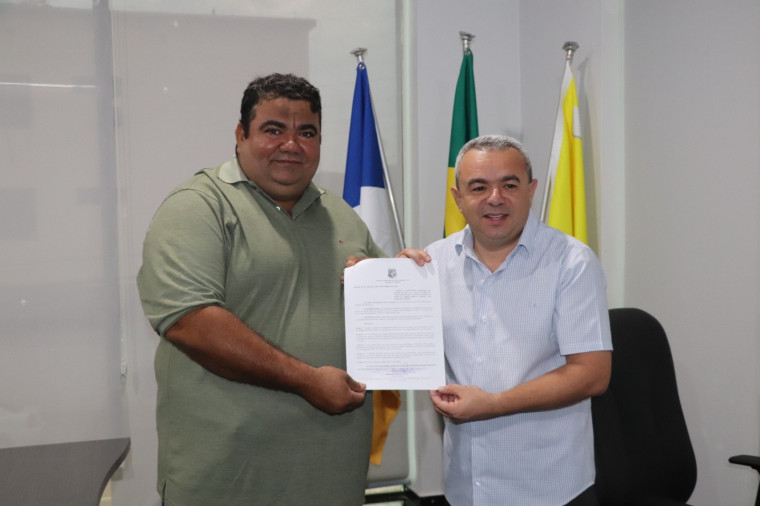 Vice assume comando da Prefeitura de Porto Nacional após viagem internacional de Ronivon