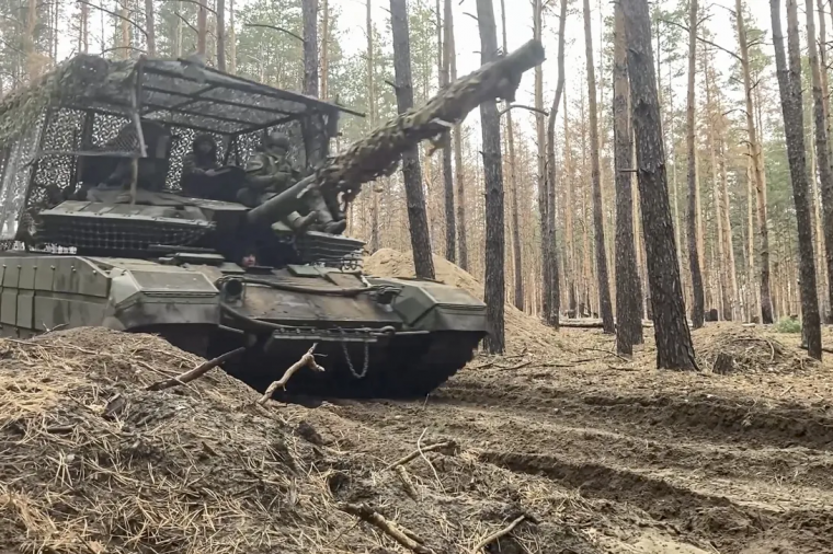 França ignora 'linhas vermelhas' no apoio à Ucrânia e admite ceder armas contra a Rússia