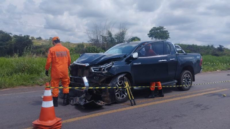 Batida entre Hilux e Ford Ka deixa uma pessoa morta na TO-222; bebê de 6 meses é socorrido