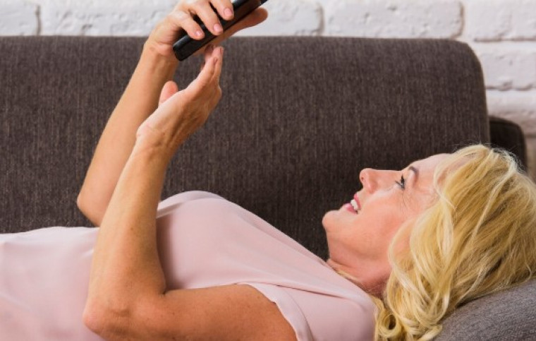 Idosos estão ficando viciados em redes sociais: 'desligamos o wi-fi da minha mãe'