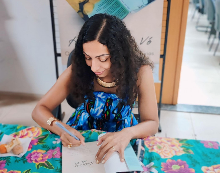 Escritora tocantinense lança livro que reúne contos, lendas e tradições populares do cerrado