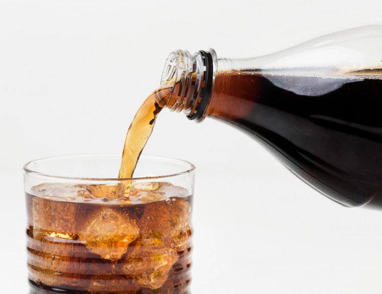 Os efeitos terríveis da Coca-Cola: bebida tem muito açúcar, cafeína e aditivos químicos