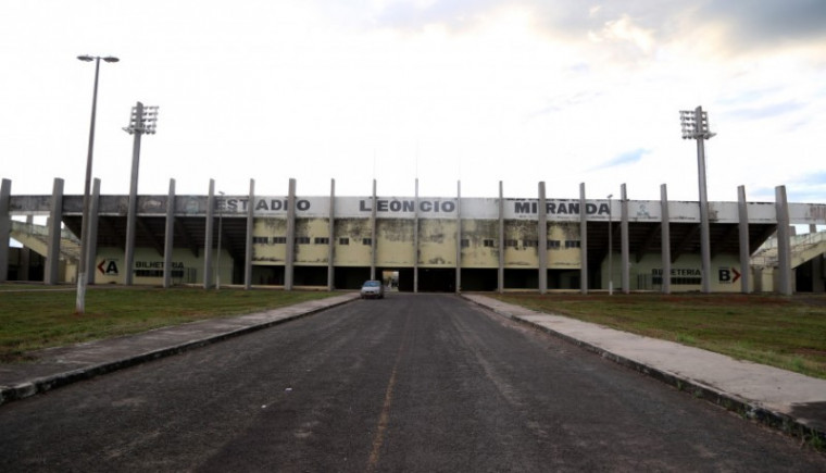 Com time de Araguaína na Copa do Brasil e série D, Gipão pede reforma do estádio Mirandão