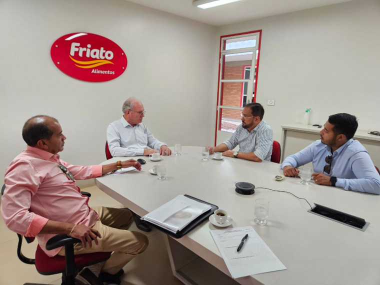 Tocantins busca atrair investidores da cadeira produtiva da avicultura e envia comitiva a Goiás
