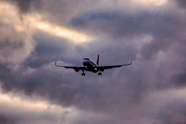 Queda de avião da Embraer no Cazaquistão mata 38 pessoas e deixa 29 feridos