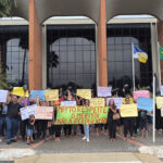 Aprovados no concurso da Educação de Palmas protestam no TJ e repudiam ação do MPTO