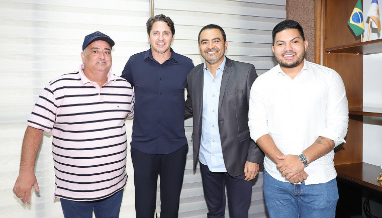 Governador recebe ex-jogador e empresários para discutir fomento do esporte no Tocantins