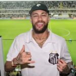 Neymar retorna ao Santos e assina contrato até junho de 2025