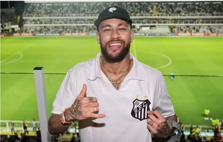 Neymar retorna ao Santos e assina contrato até junho de 2025