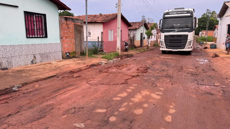 Prefeito proíbe circulação de caminhões pesados em Tocantinópolis e dificulta acesso à balsa