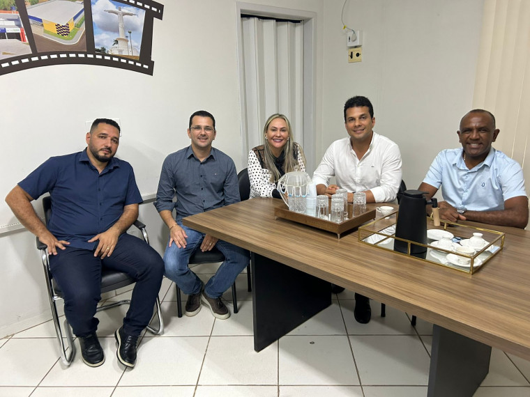 Ao lado de Marcos Duarte, senador Irajá visita Araguaína e se reúne com prefeito e secretários