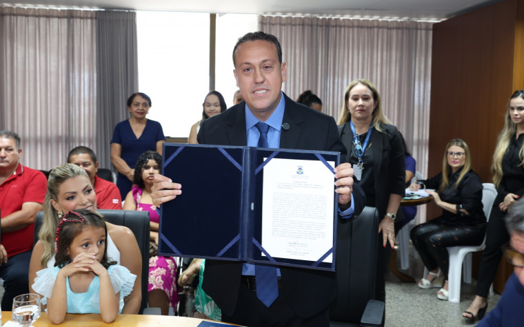 Médico é empossado como deputado estadual e promete lutar por cada pessoa internada