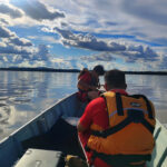Homem segue desaparecido após canoa afundar no Rio Araguaia; bombeiros fazem buscas