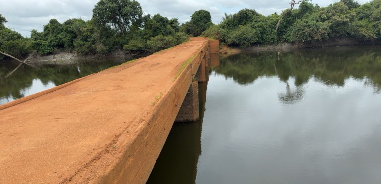 Ponte usada por produtores agrícolas apresenta problemas estruturais, em Lagoa da Confusão