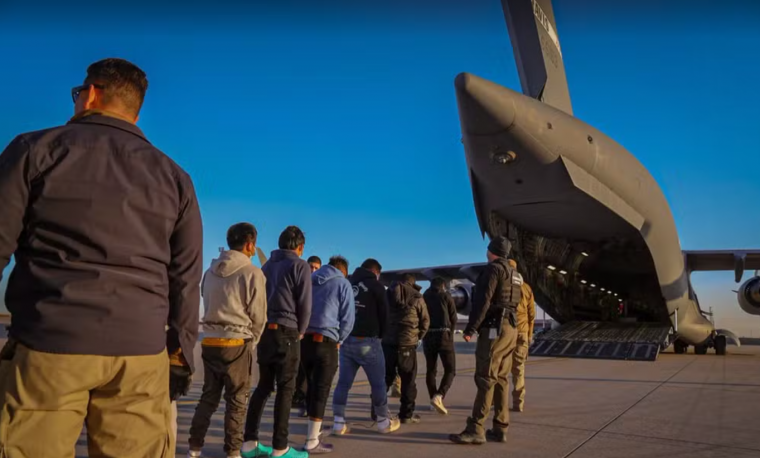 Primeiro voo de deportados da era Trump com destino ao Brasil chega hoje a Belo Horizonte