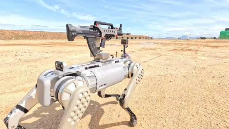 Militares da China exibem cão-robô como arma de guerra