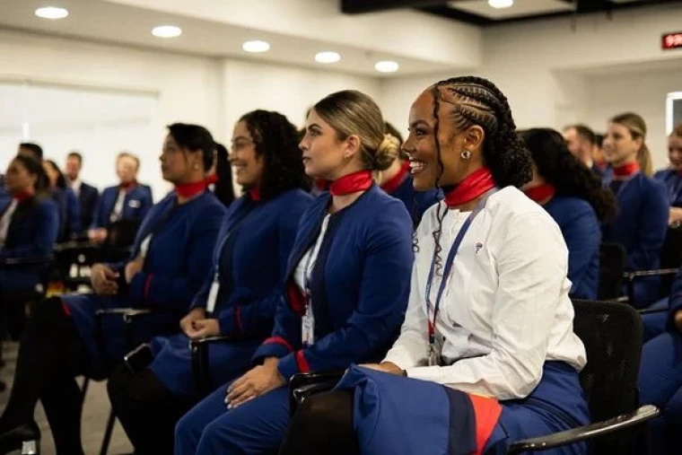 Salários atrativos e chance de viajar: Latam abre 895 vagas; veja como se inscrever