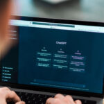 OpenAI libera 'modo adulto' do ChatGPT e flexibiliza sua política de conteúdos