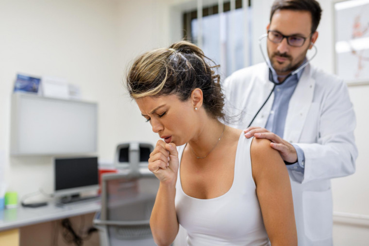 Pneumonia bilateral: o que é, sintomas, causas e tratamento