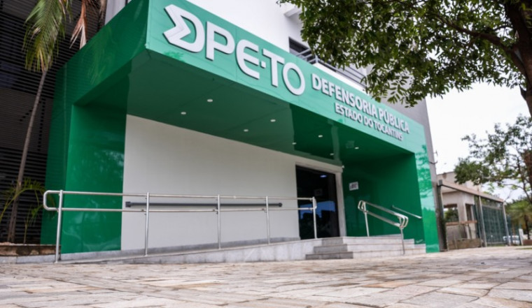 Prefeitura fecha escolas em assentamentos e avisa moradores por WhatsApp; DPE cobra explicações