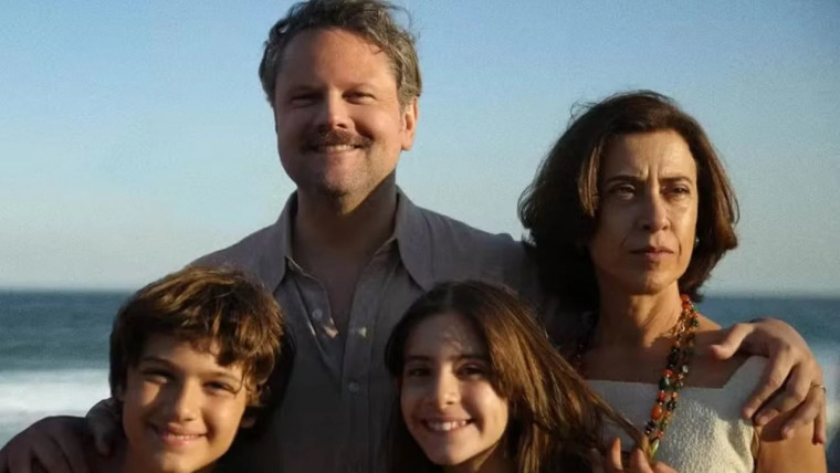 'Ainda estou aqui' ganha Oscar de melhor filme internacional, o 1º prêmio do Brasil