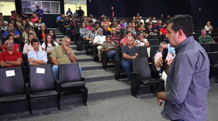 Marcus Marcelo debate novo PCCR da Educação e relembra luta pela valorização dos professores