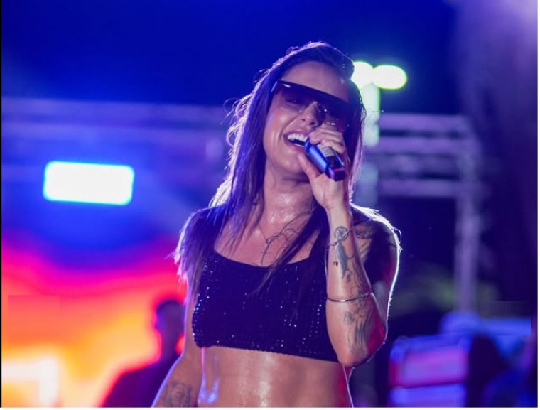 Cantora Flavinha grava clipe e CD ao vivo durante torneio Neon Party em Araguaína