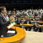 Deputado Ricardo Ayres convoca juventude a 'oxigenar a política' e transformar o Brasil