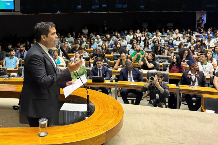 Deputado Ricardo Ayres convoca juventude a 'oxigenar a política' e transformar o Brasil