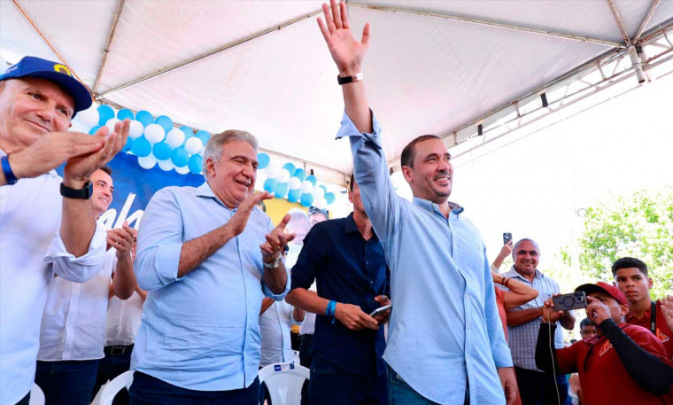 Em gesto simbólico, Vicentinho Júnior lança pré-candidatura ao Senado na Romaria do Senhor do Bonfim