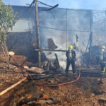 Fogo em lote vizinho atinge depósito de empresa em Araguaína e mobiliza bombeiros