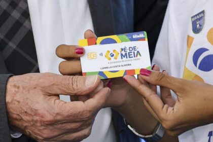 Pé-de-Meia: estudantes nascidos em novembro e dezembro recebem nesta segunda-feira