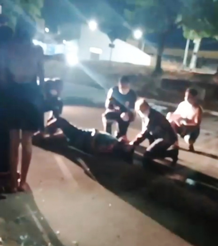 Motorista é atropelado pelo próprio caminhão desgovernado e fica gravemente ferido