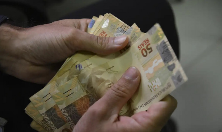 Governo eleva previsão do salário mínimo para R$ 1.631 em 2026; reajuste de 7,44%