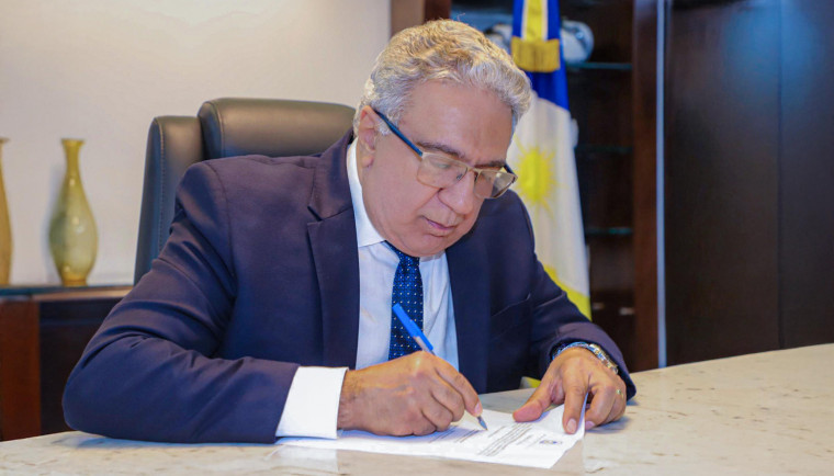 Pagamento de salários e progressões injeta mais de R$ 300 milhões na economia do Estado