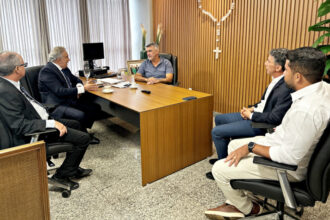 Laurez visita Amélio na Assembleia, 'quebra gelo' e anuncia Raul Filho na Governadoria